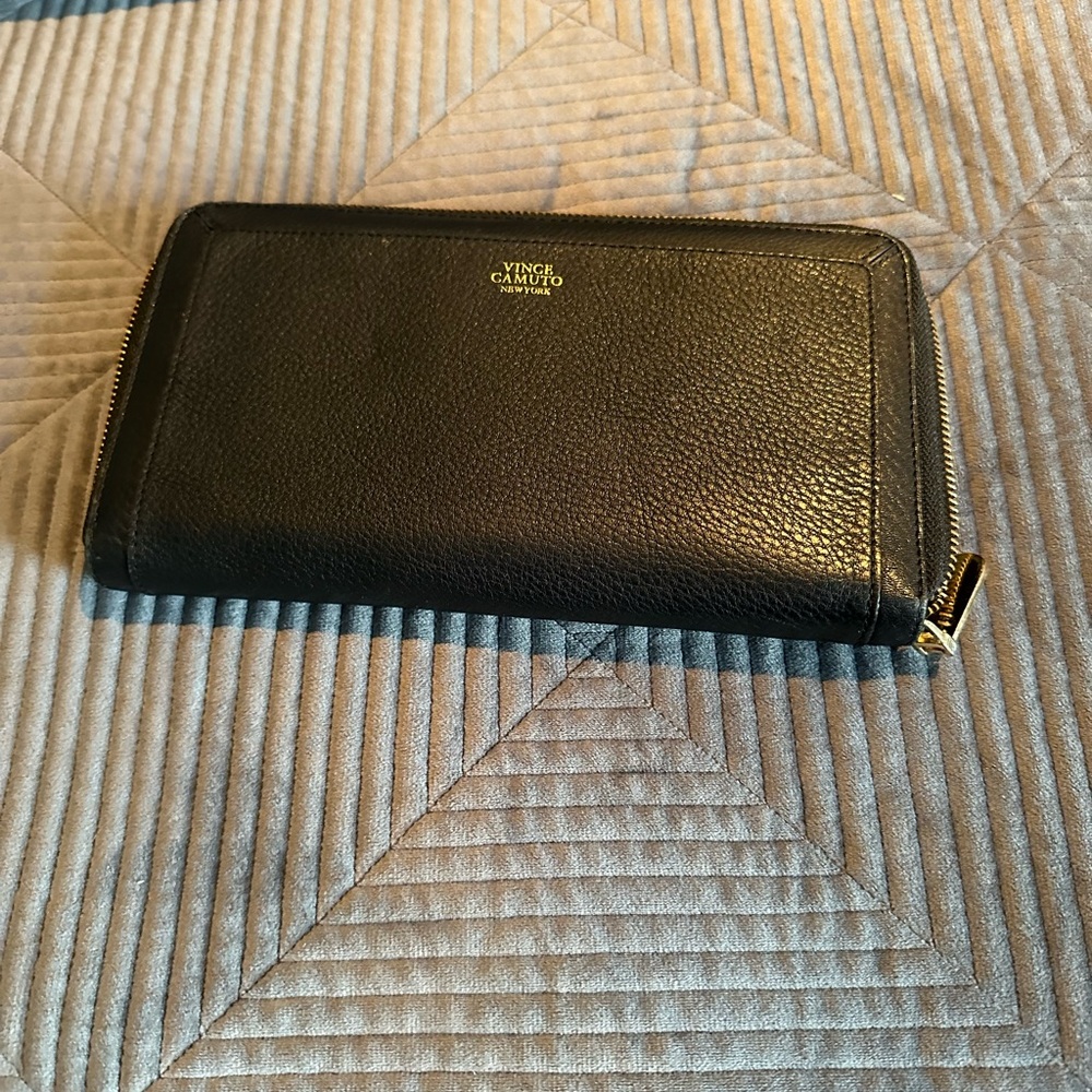 Vince Camuto extra large wallet. Black. Used, but in good condition.